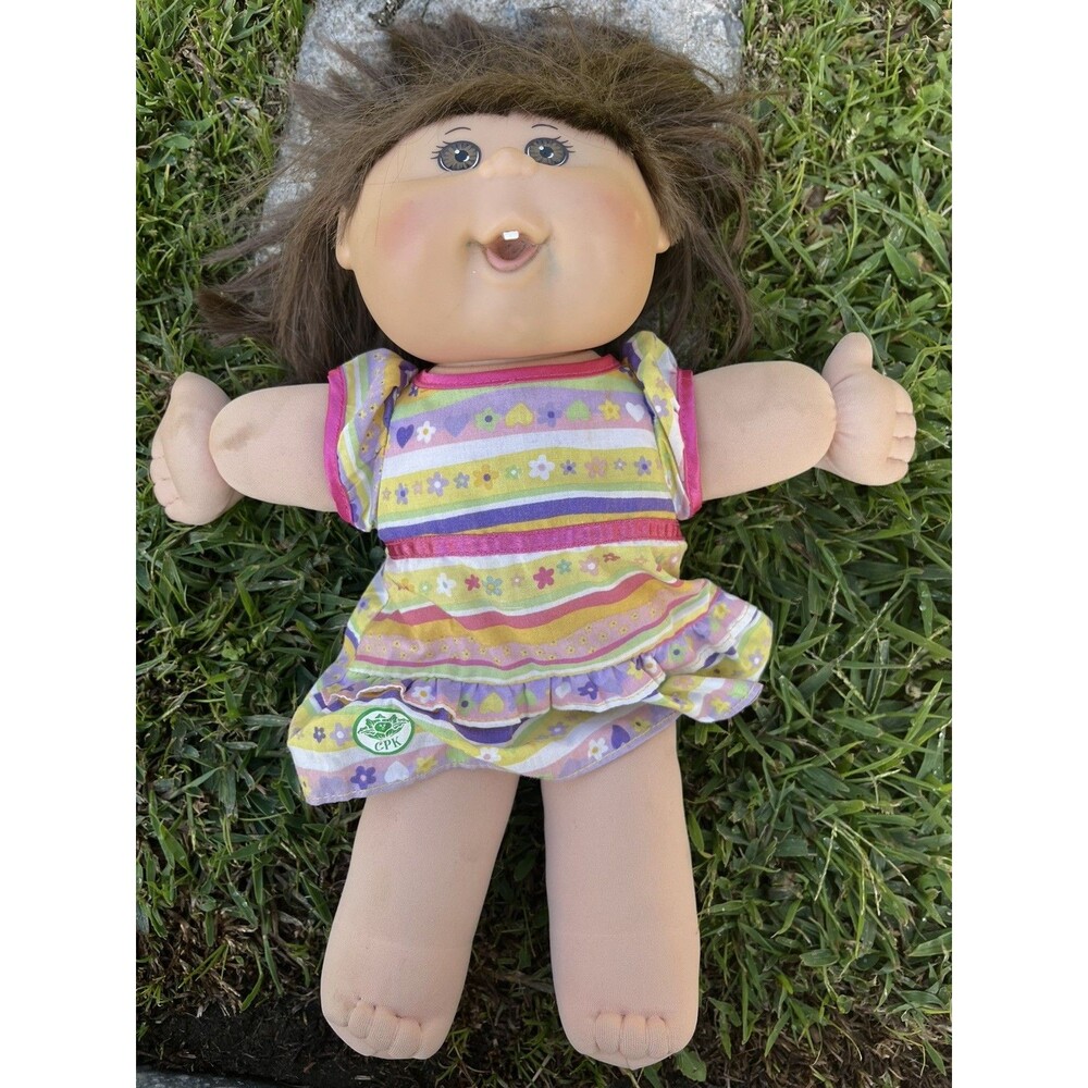 2009 Cabbage Patch Kids Baby Doll    PA -12 H brown Hair Brown Eyes